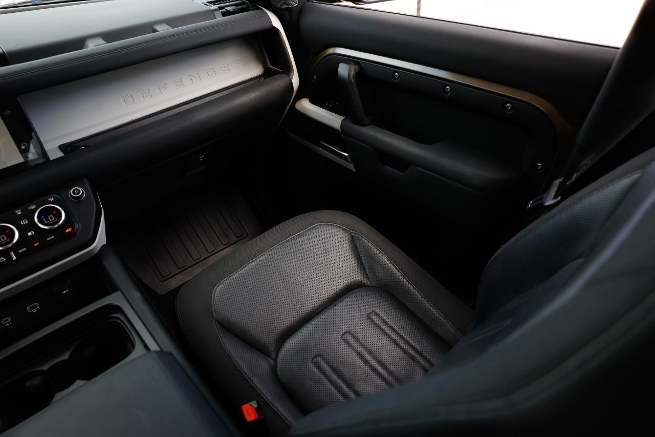 Land Rover Defender  2020