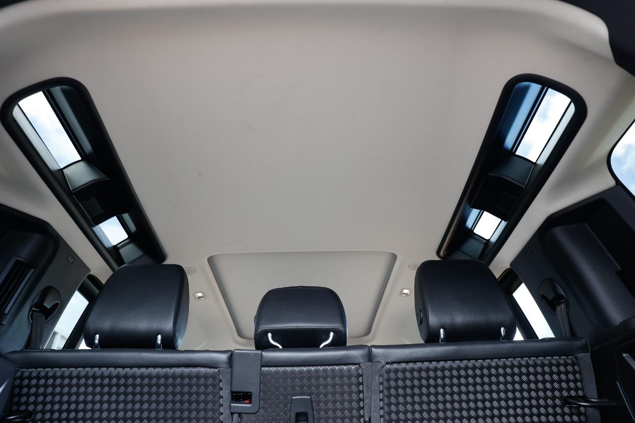 Land Rover Defender  2020