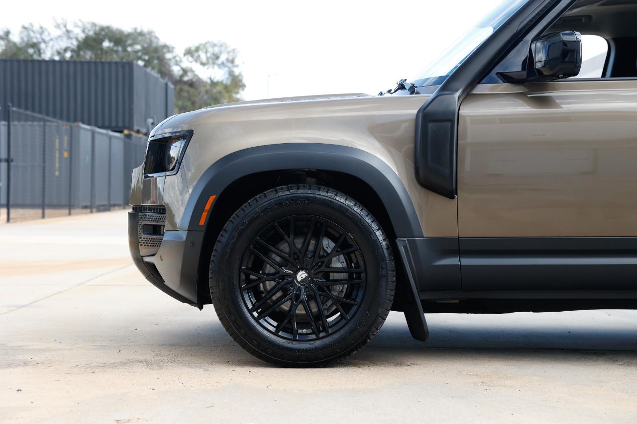 Land Rover Defender  2020