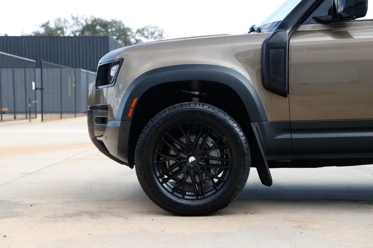 Land Rover Defender  2020