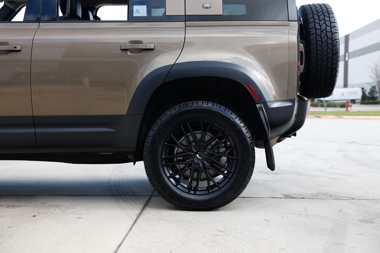 Land Rover Defender  2020