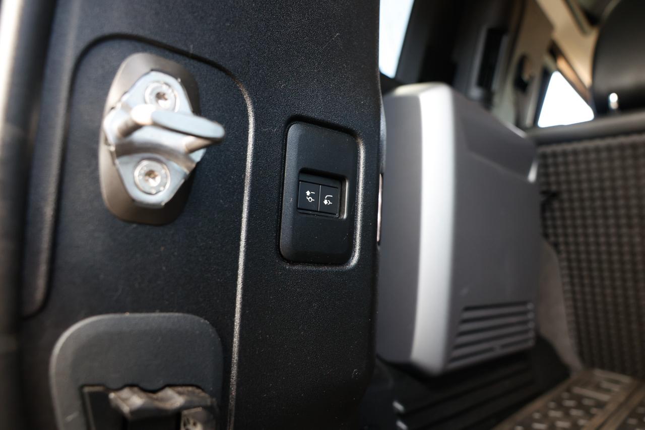 Land Rover Defender  2020