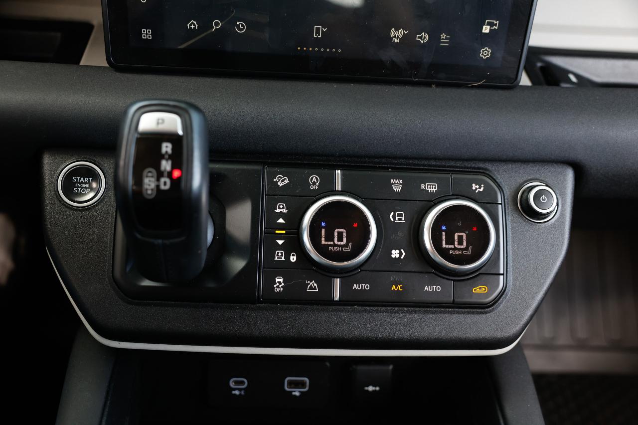 Land Rover Defender  2020