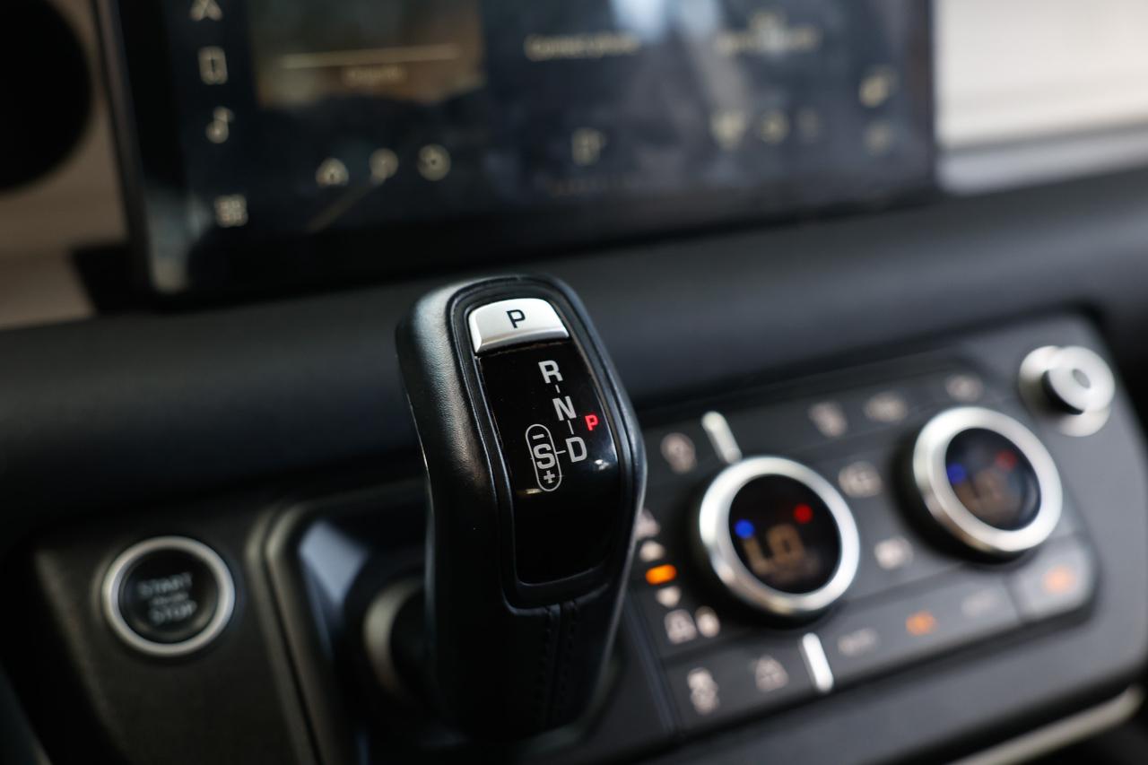 Land Rover Defender  2020