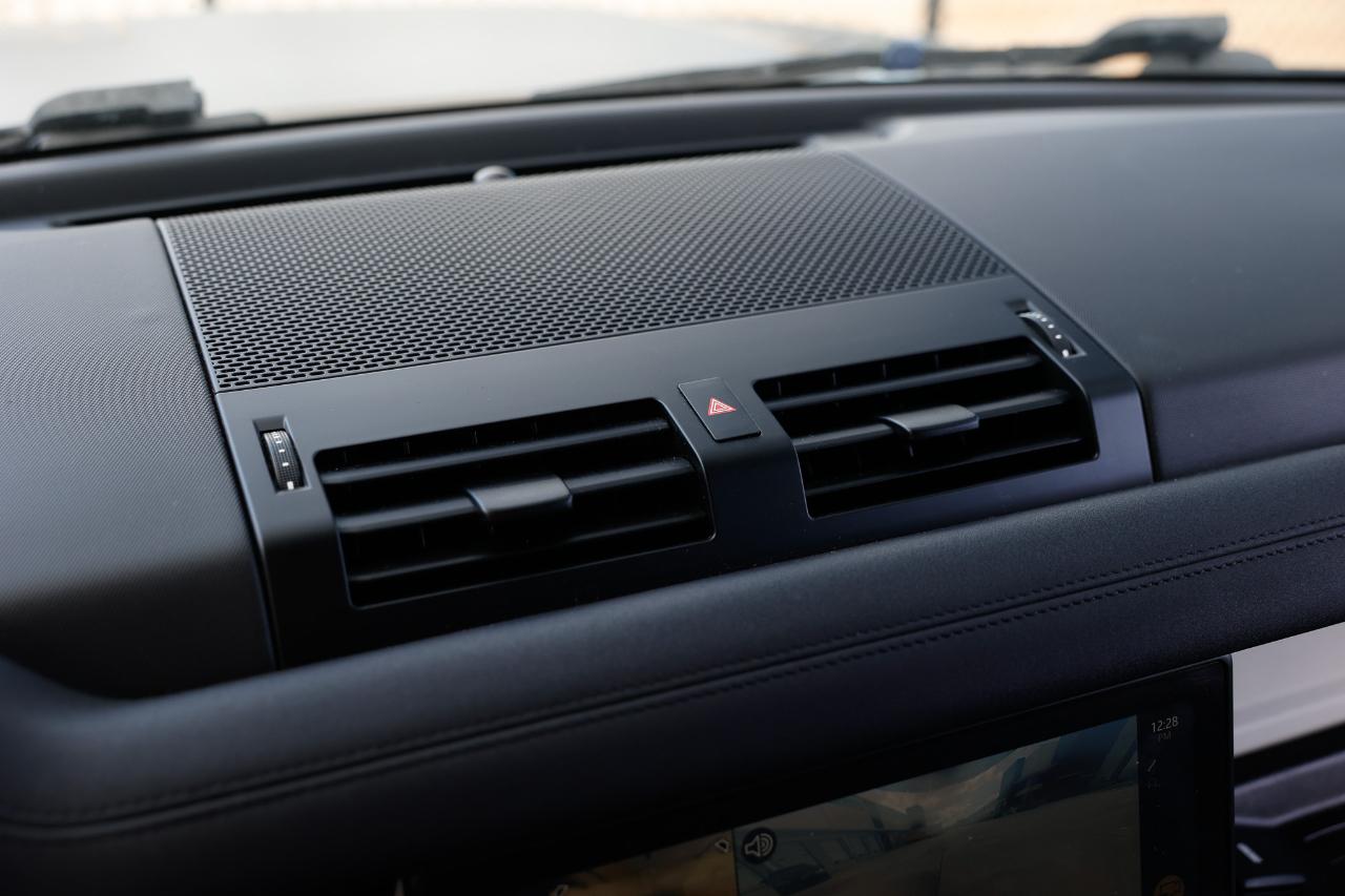 Land Rover Defender  2020