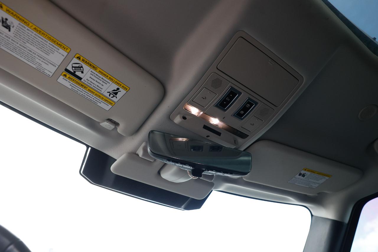 Land Rover Defender  2020