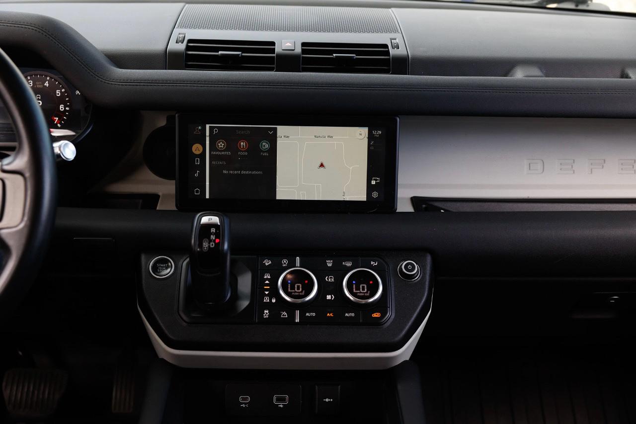 Land Rover Defender  2020