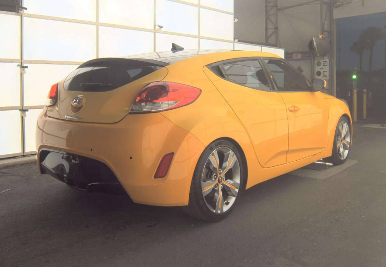 Hyundai Veloster  2012