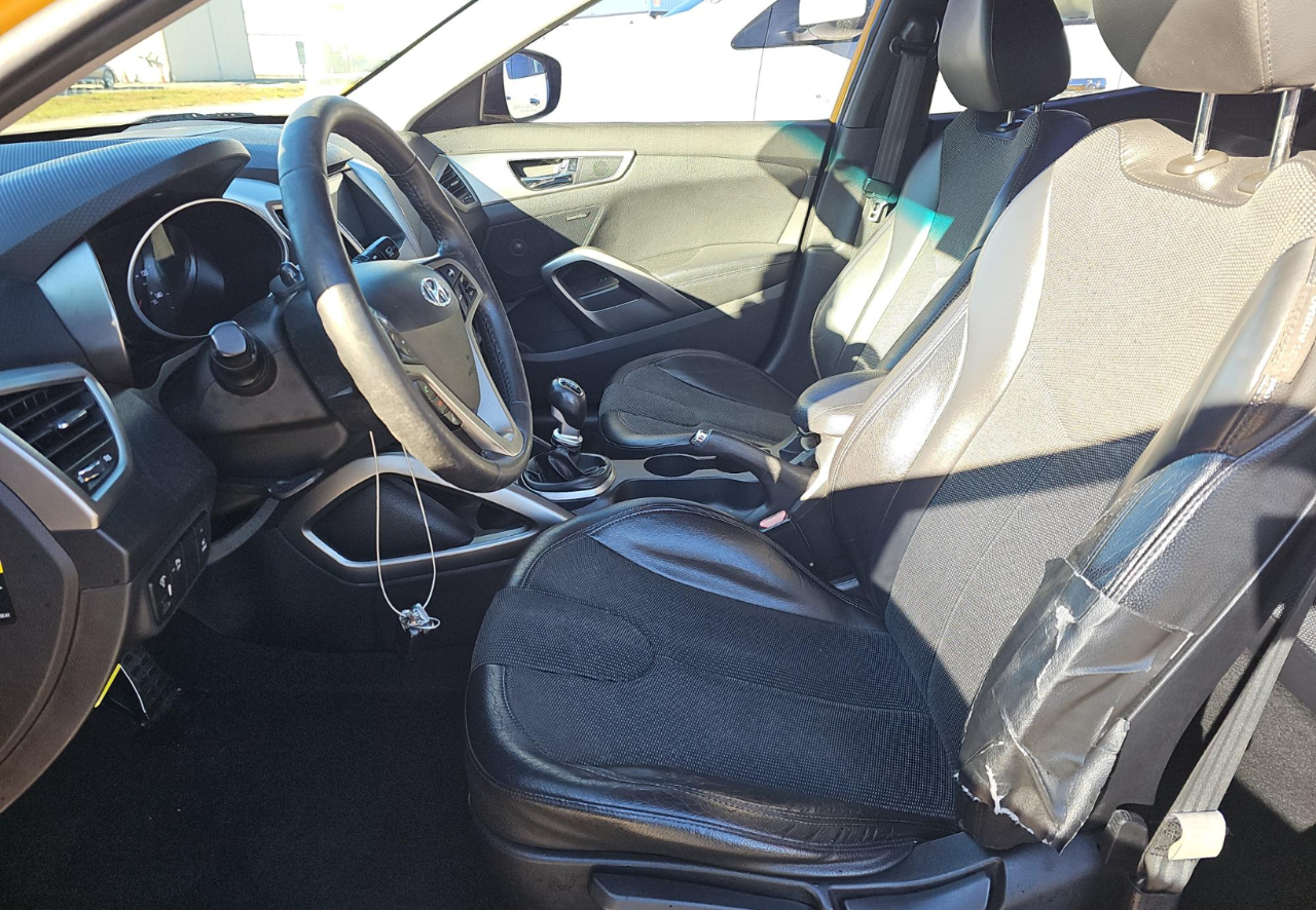 Hyundai Veloster  2012