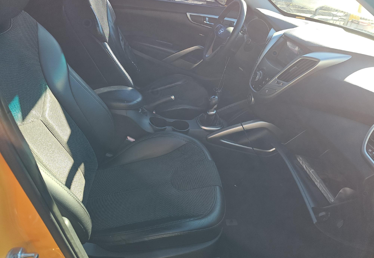 Hyundai Veloster  2012