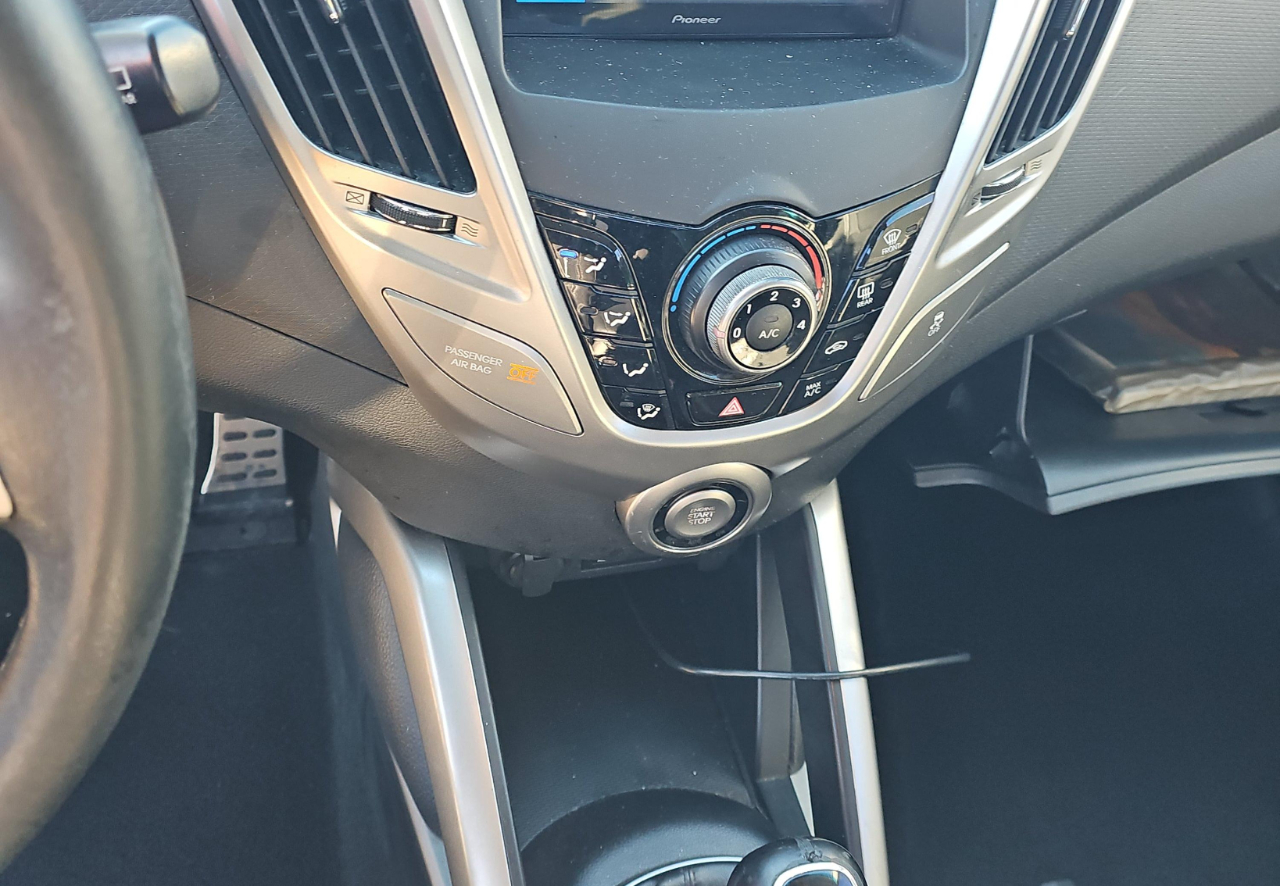 Hyundai Veloster  2012