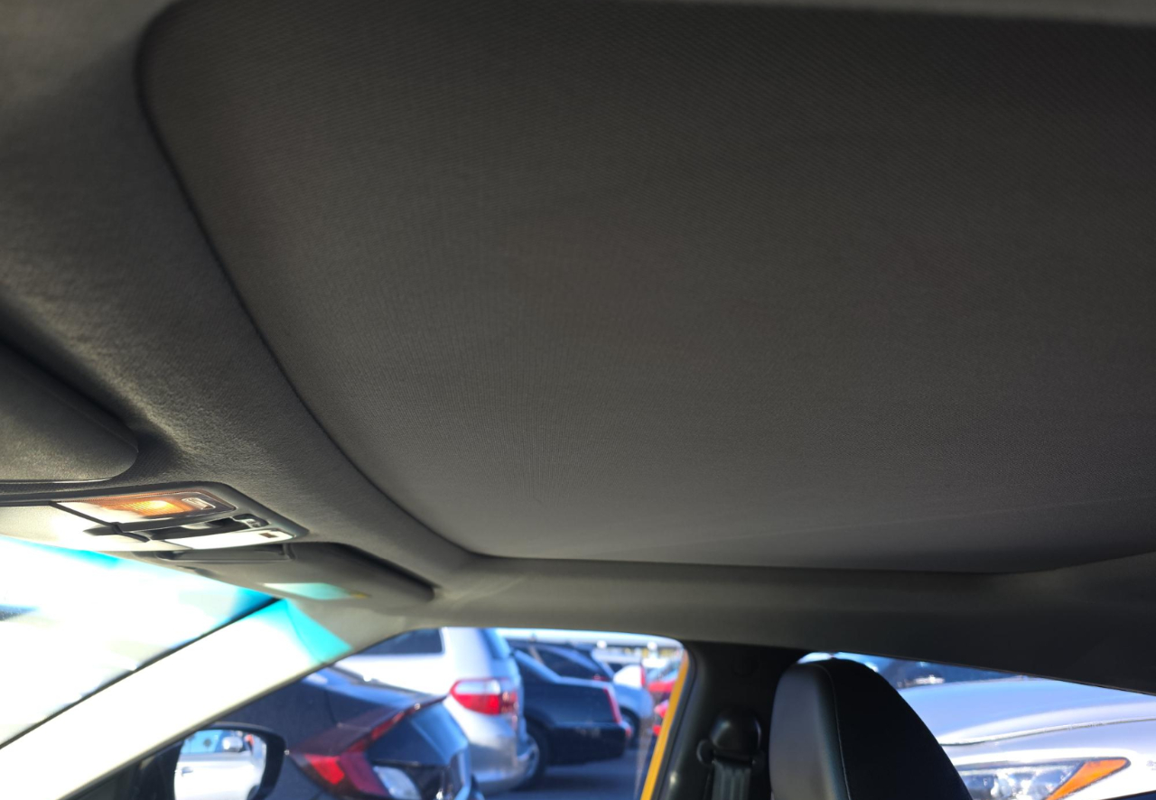 Hyundai Veloster  2012