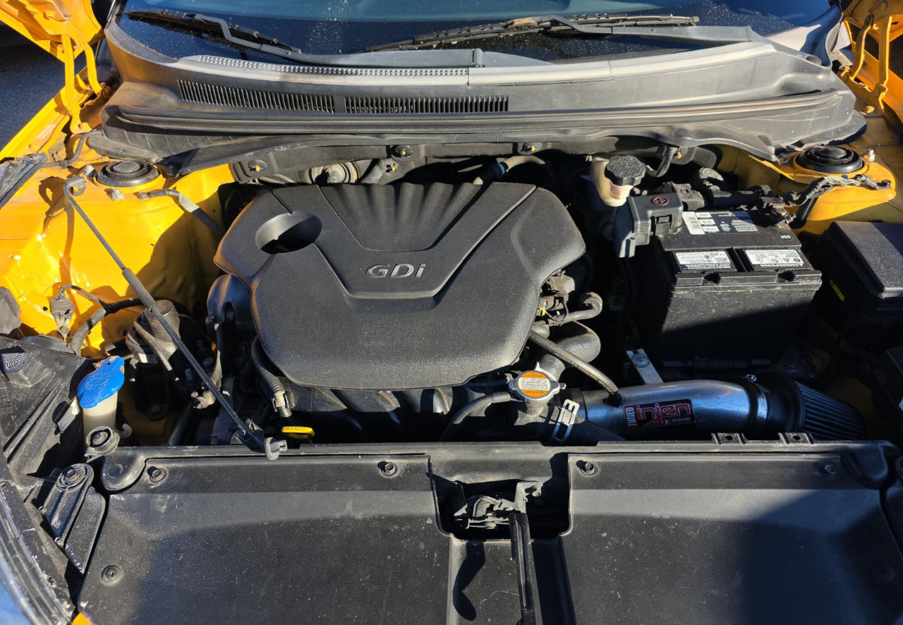 Hyundai Veloster  2012