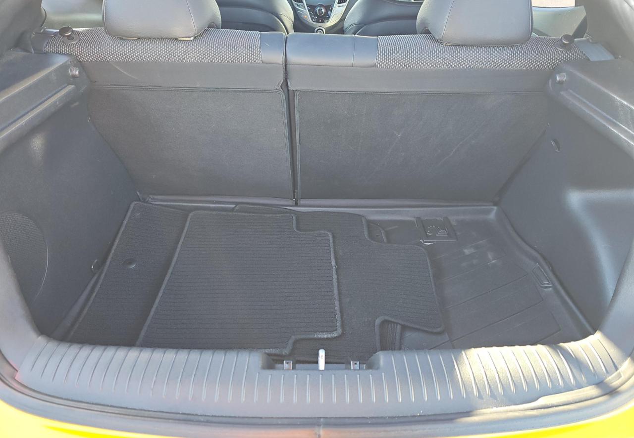 Hyundai Veloster  2012