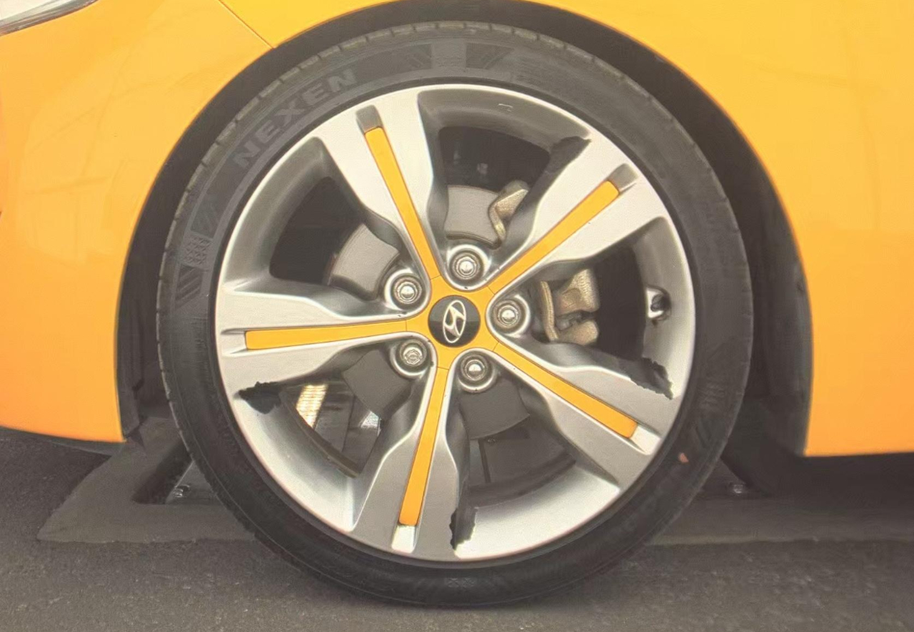 Hyundai Veloster  2012