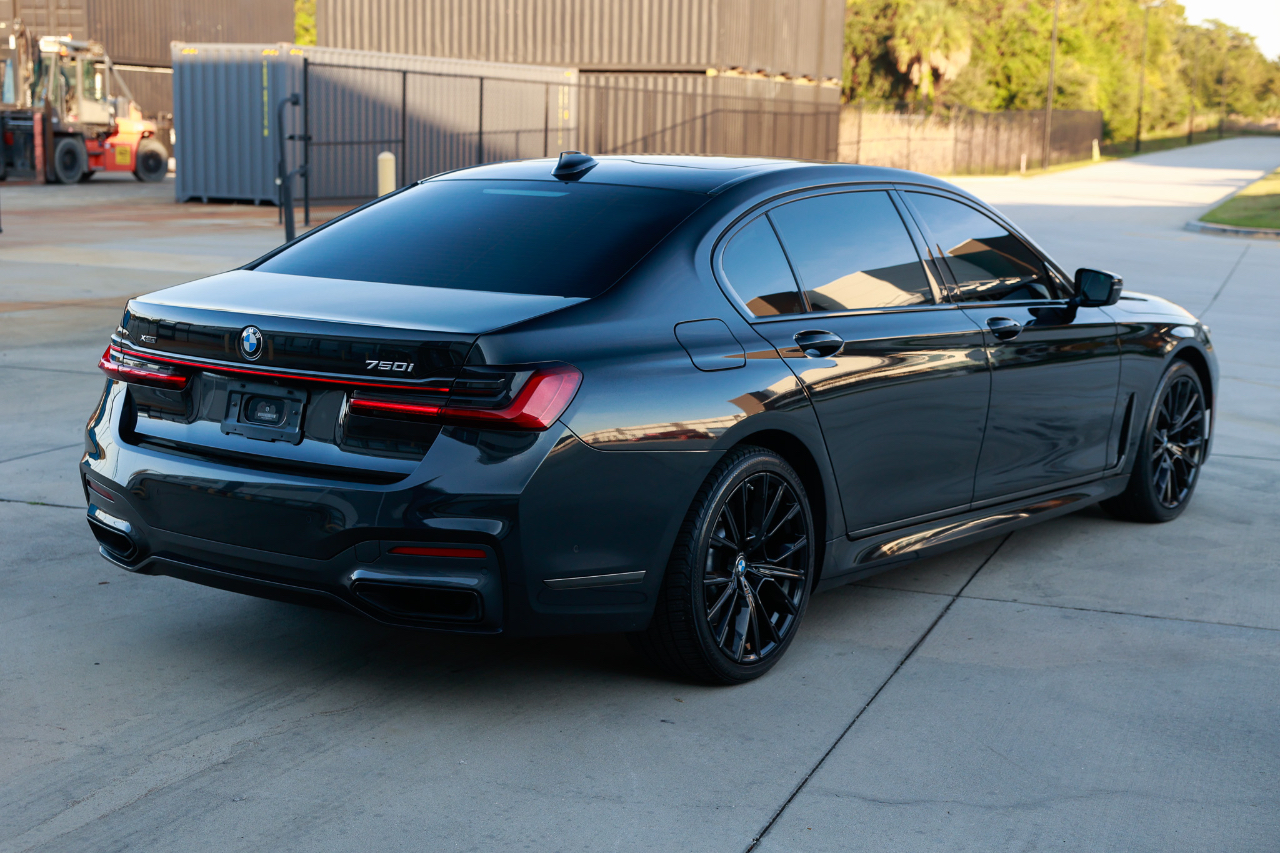 BMW 750i xDrive  2021