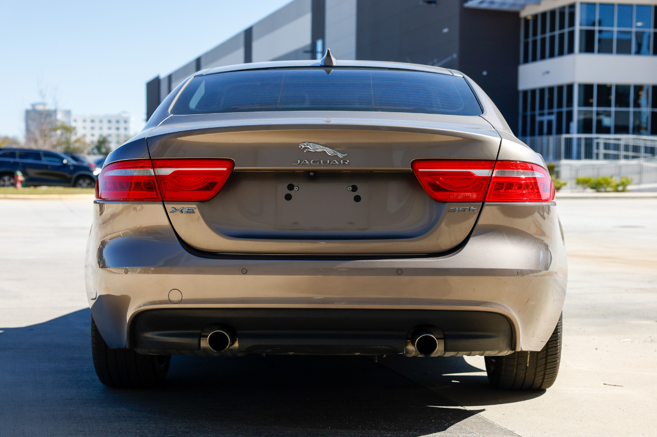 Jaguar XE  2017