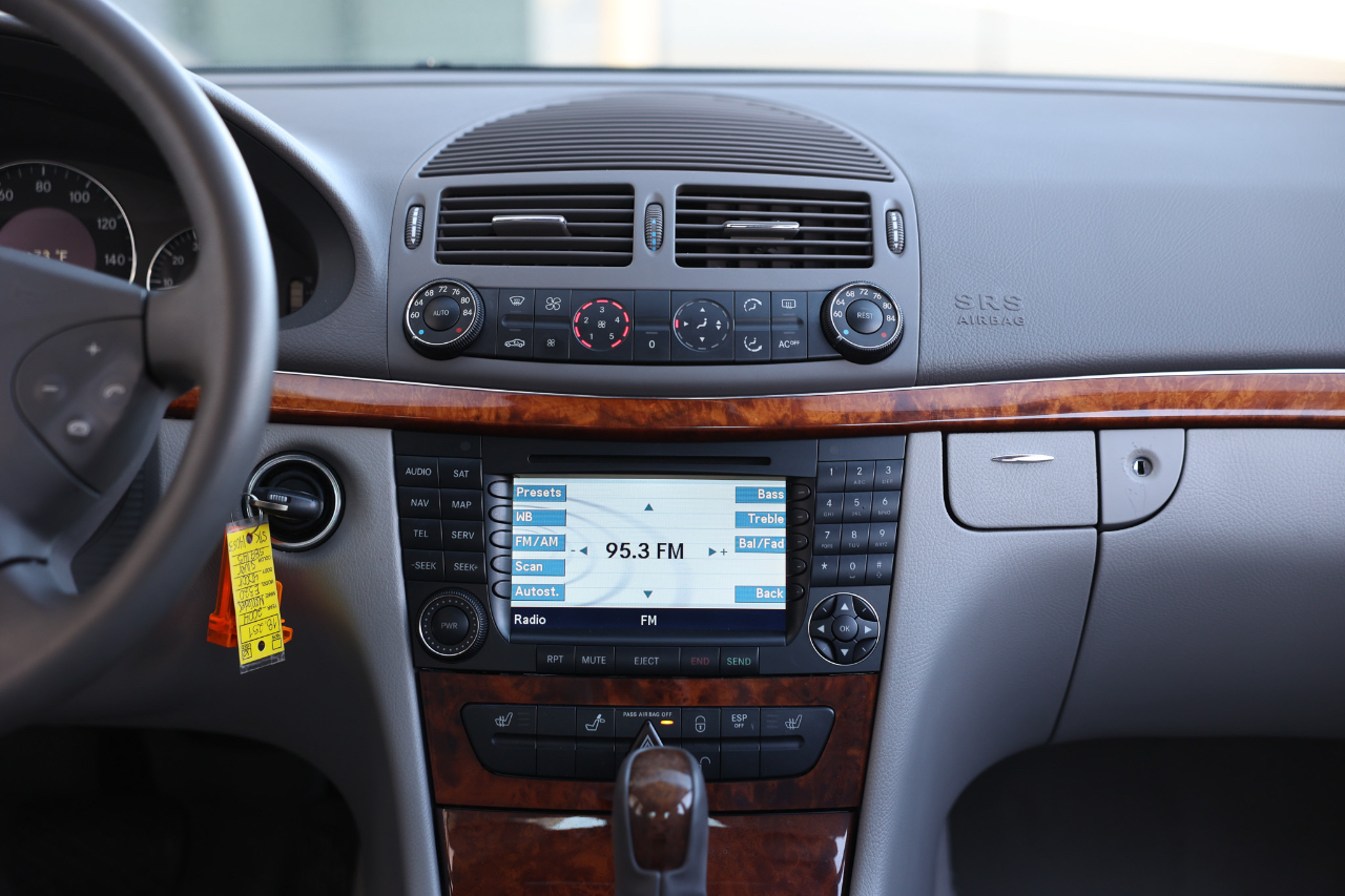 Mercedes-Benz E-Class  2004