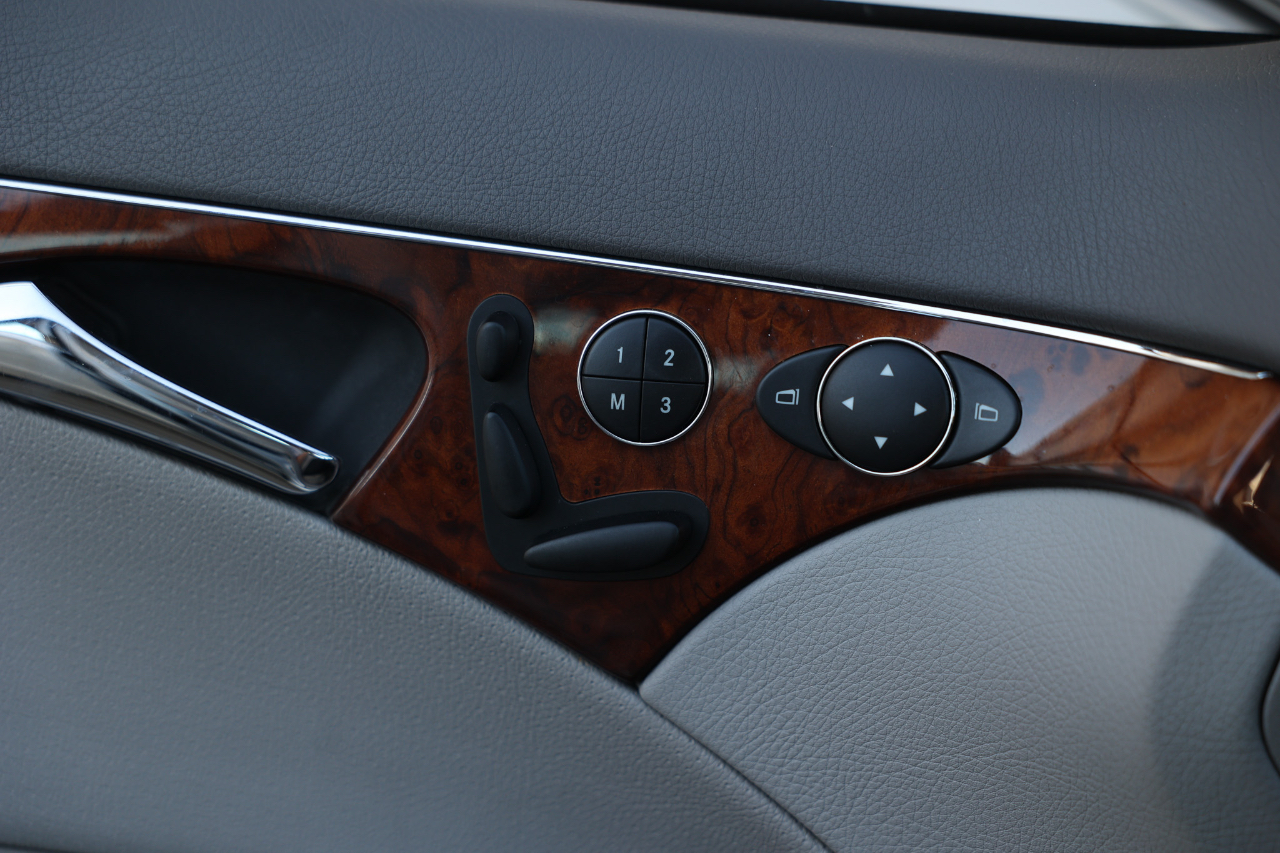 Mercedes-Benz E-Class  2004