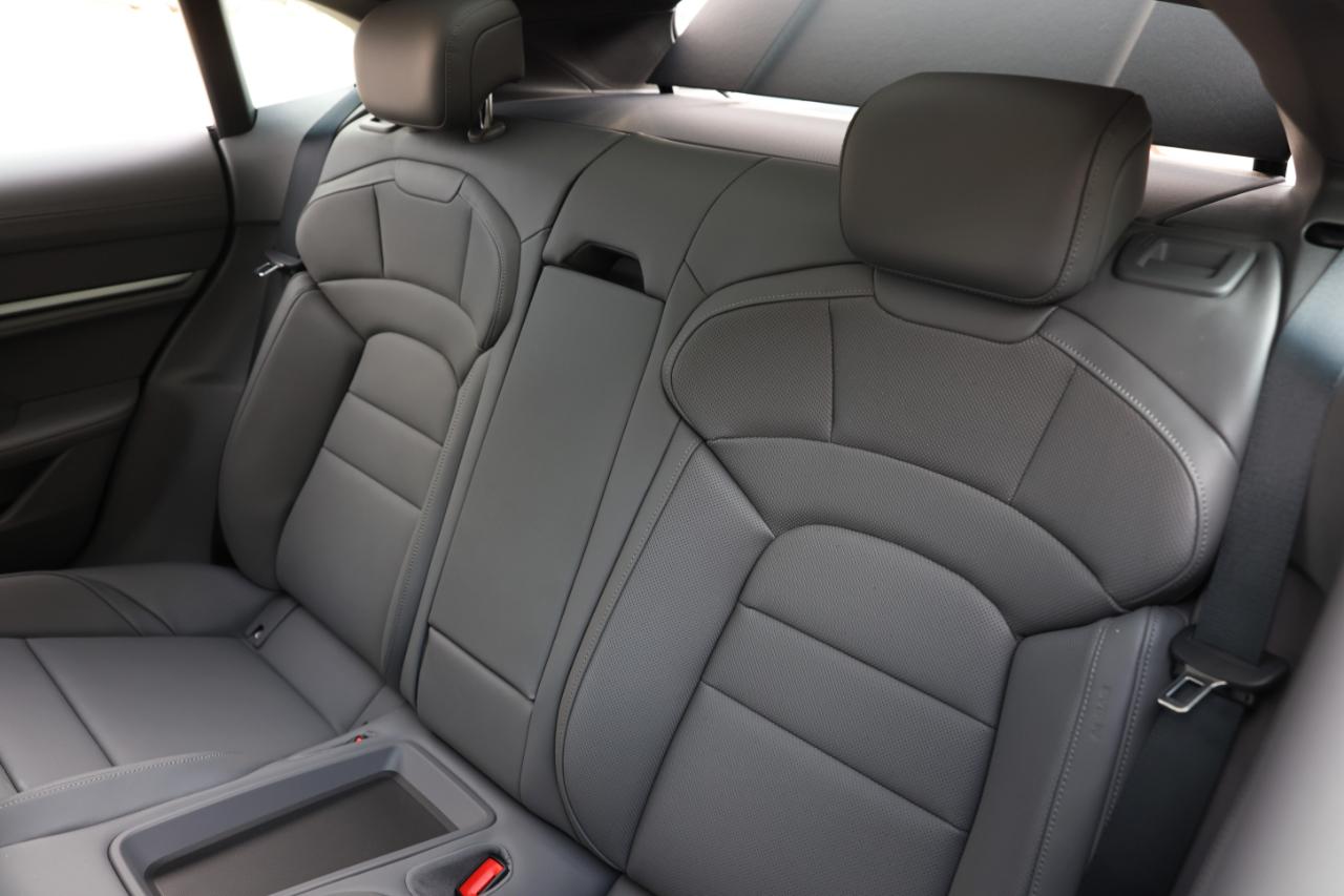 Porsche Taycan  2023