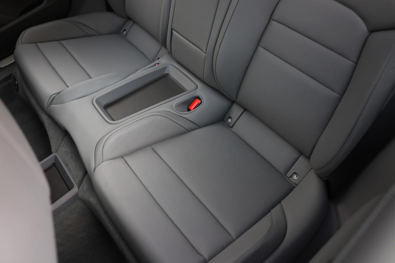 Porsche Taycan  2023