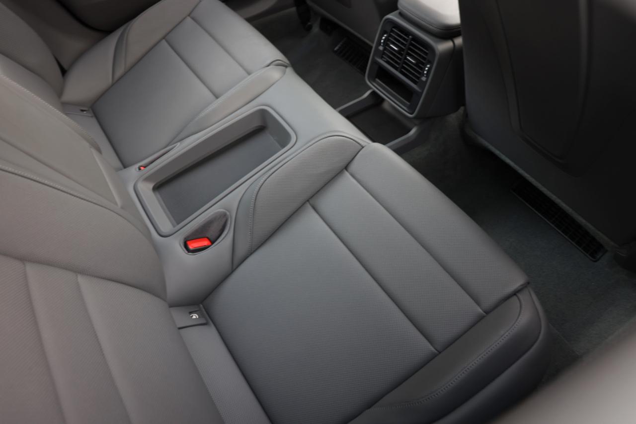 Porsche Taycan  2023