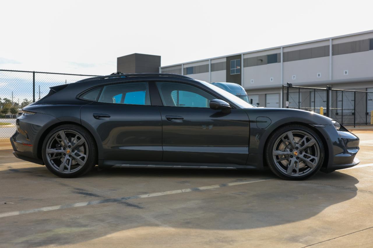 Porsche Taycan  2023