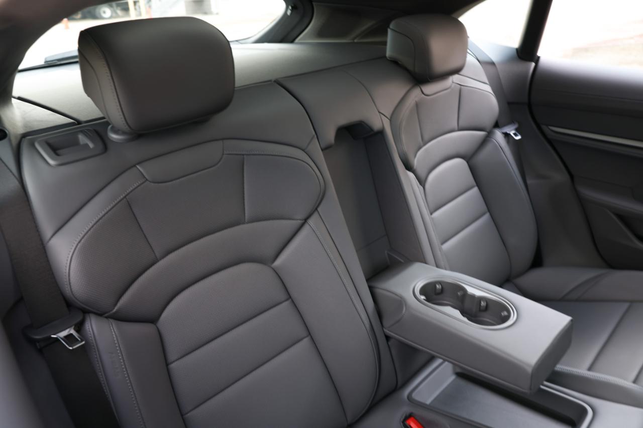 Porsche Taycan  2023