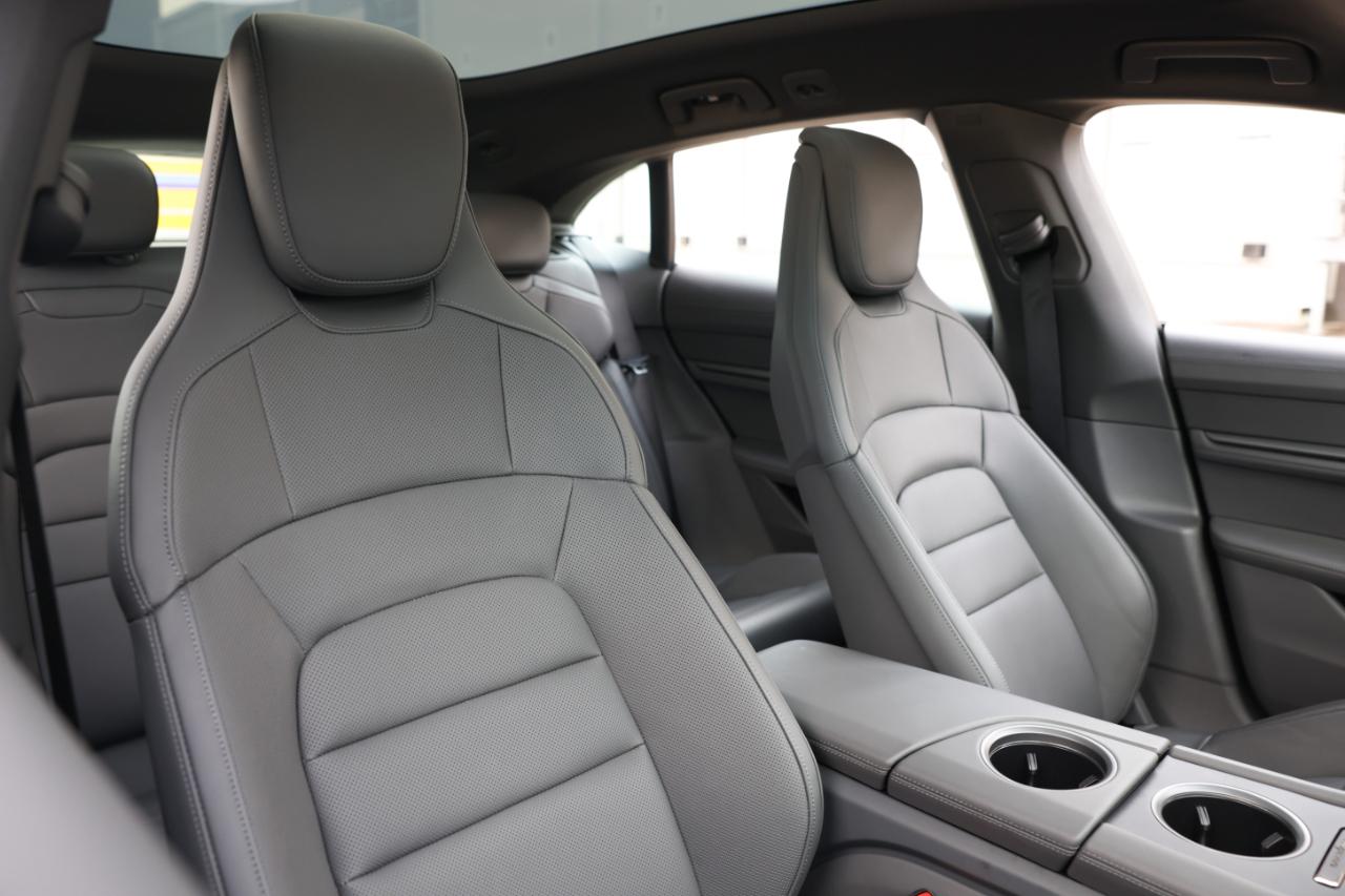 Porsche Taycan  2023