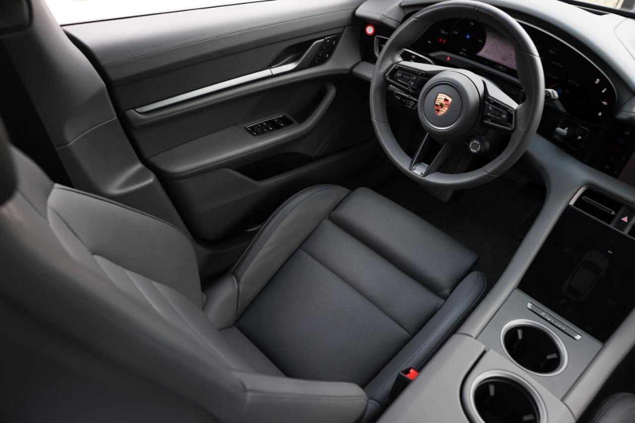 Porsche Taycan  2023