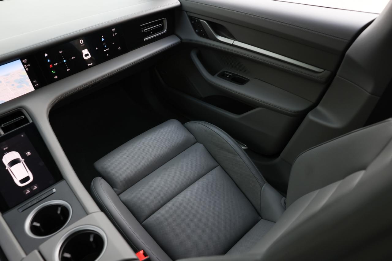 Porsche Taycan  2023