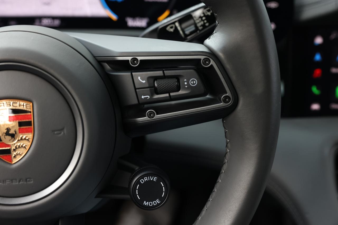 Porsche Taycan  2023