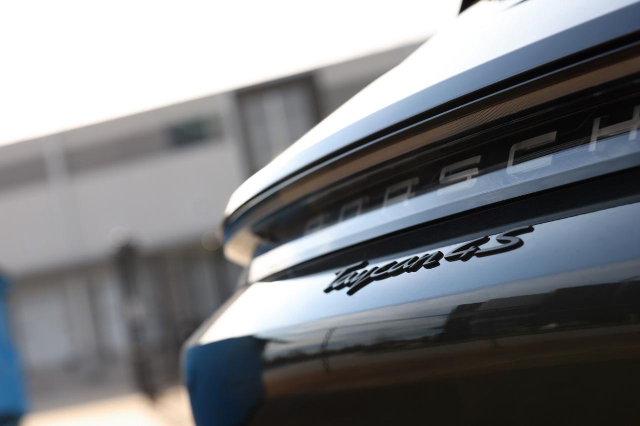 Porsche Taycan  2023