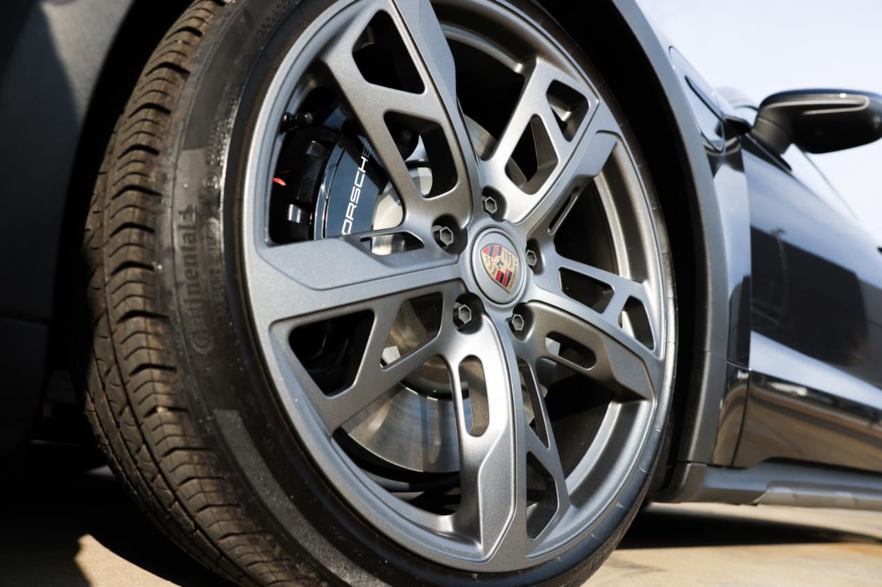 Porsche Taycan  2023