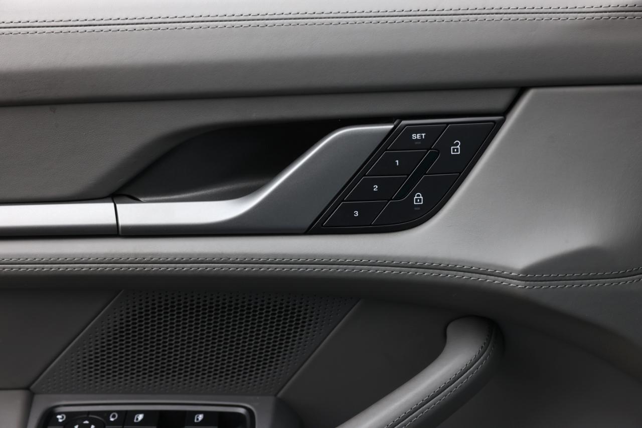 Porsche Taycan  2023