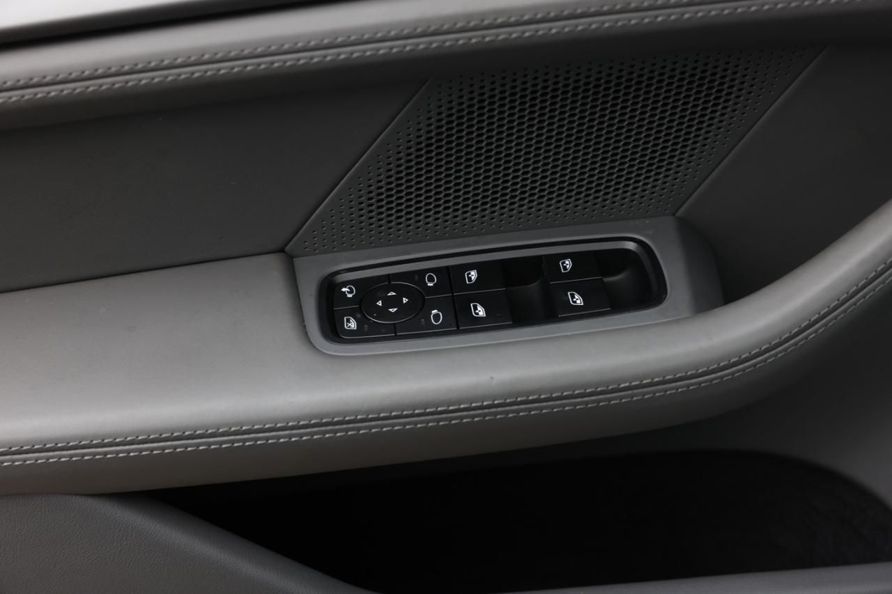 Porsche Taycan  2023