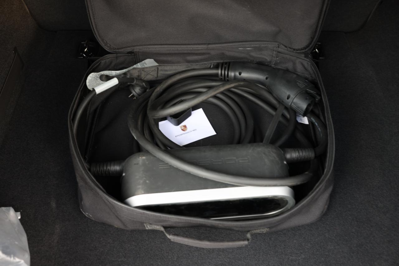 Porsche Taycan  2023