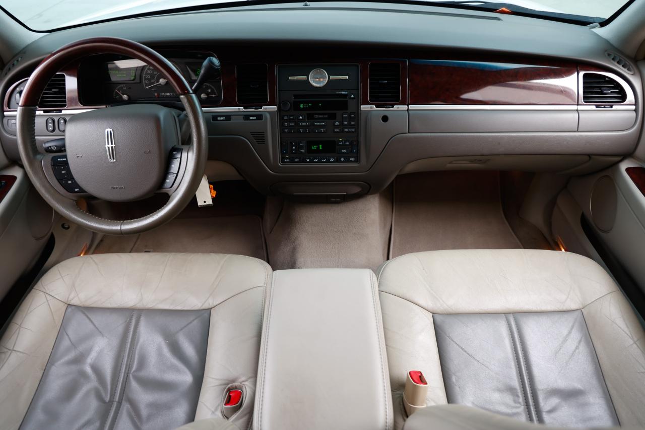 Lincoln Town Car  2005
