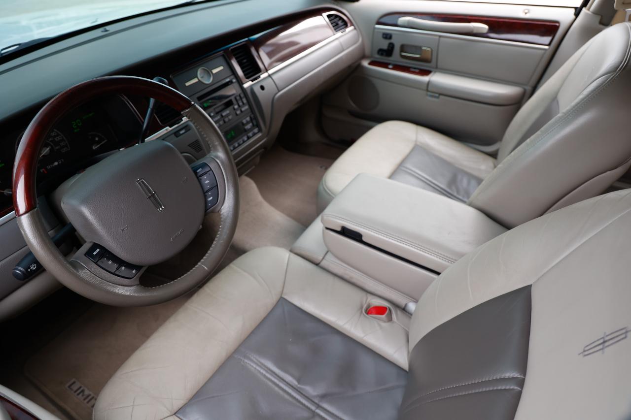 Lincoln Town Car  2005