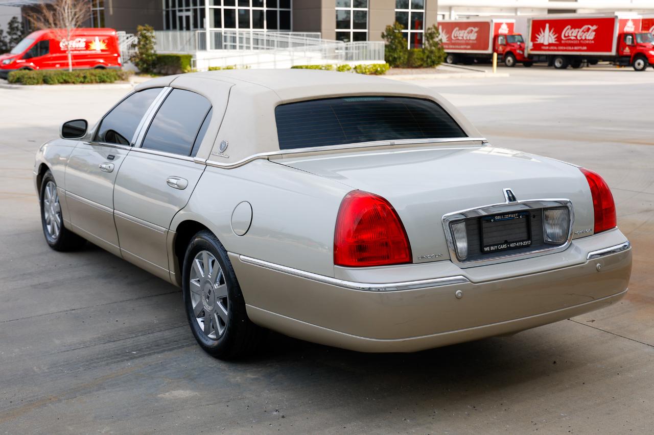Lincoln Town Car  2005
