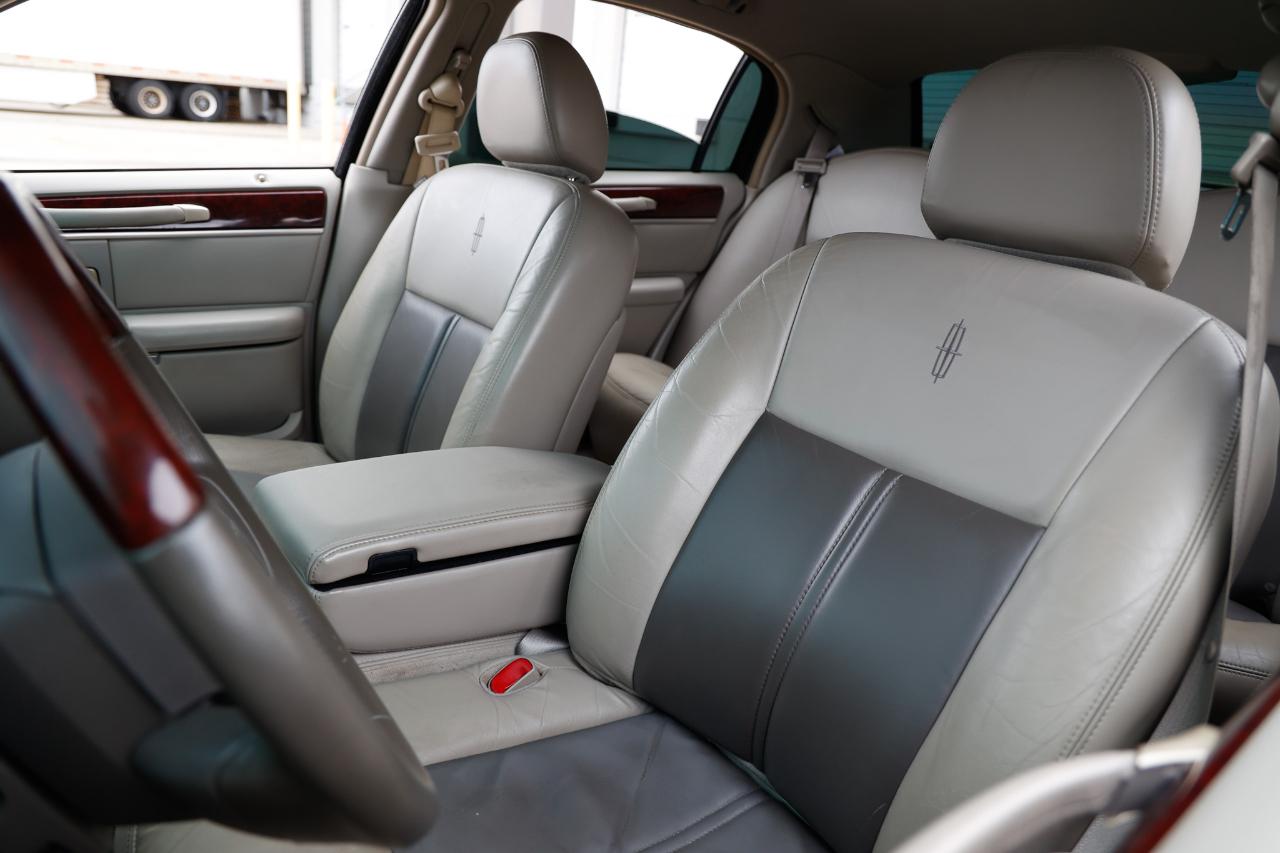 Lincoln Town Car  2005