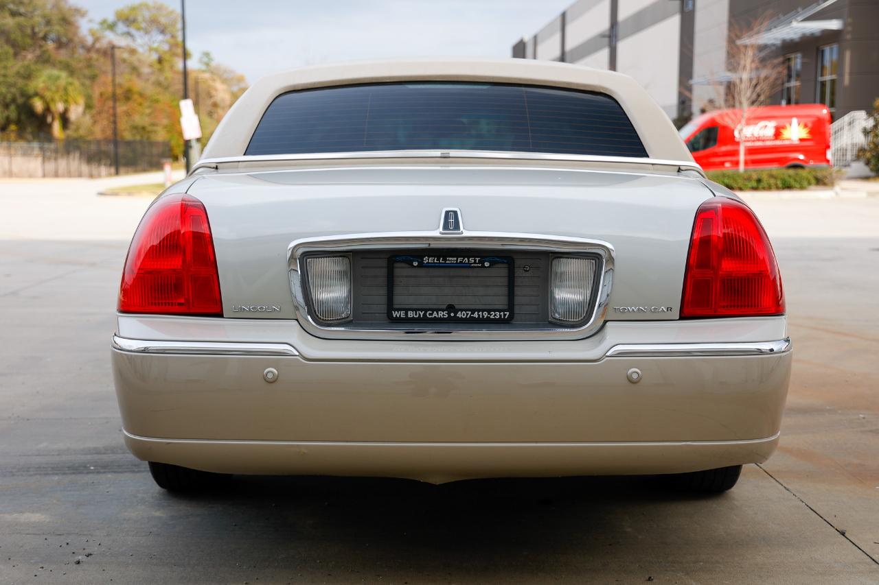 Lincoln Town Car  2005