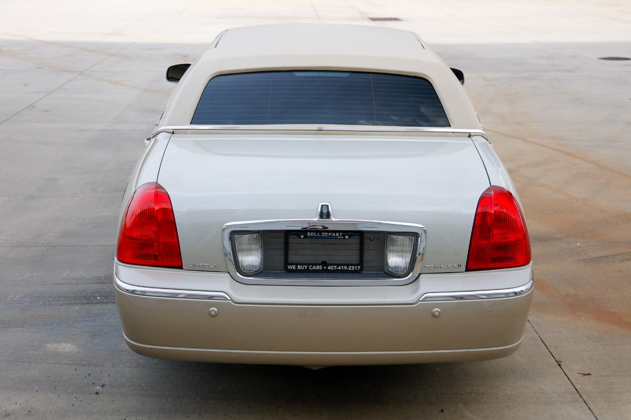 Lincoln Town Car  2005