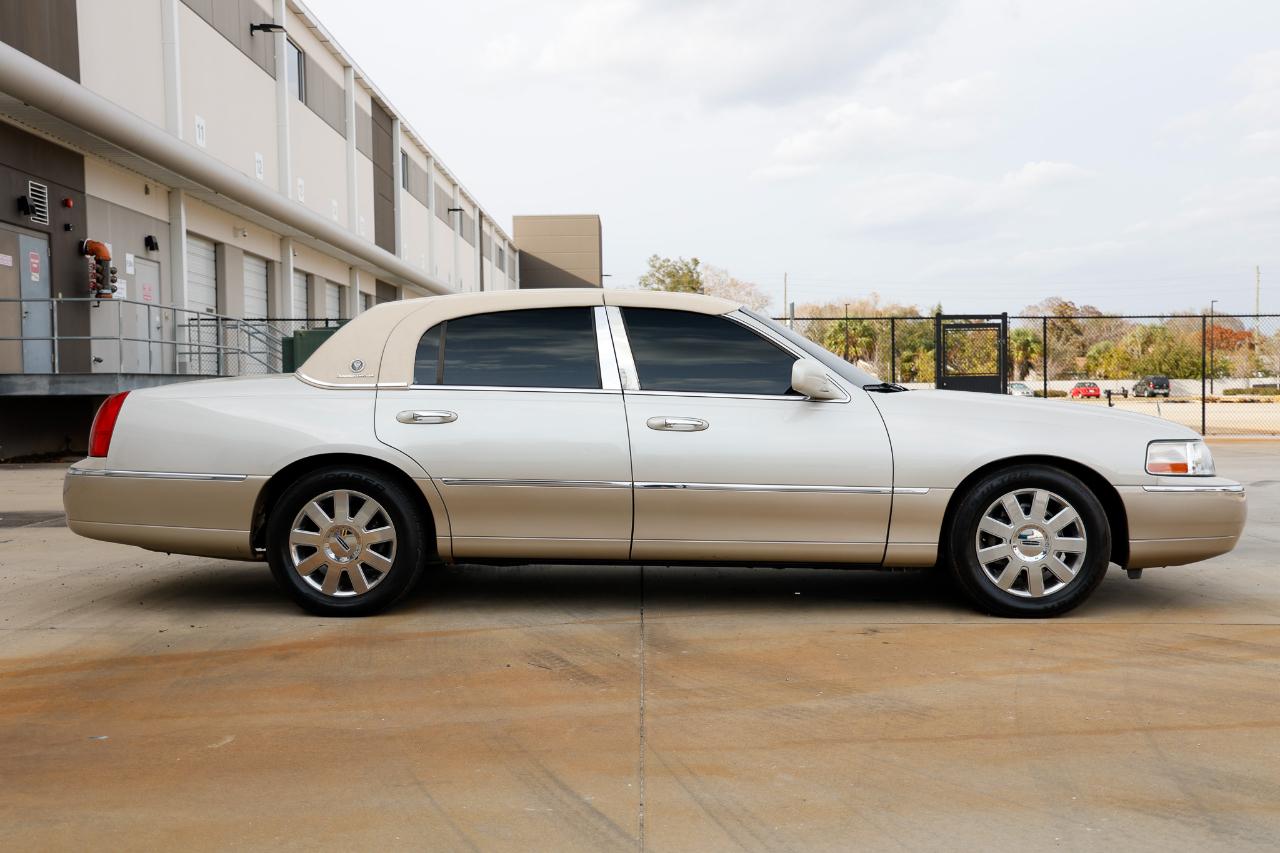Lincoln Town Car  2005
