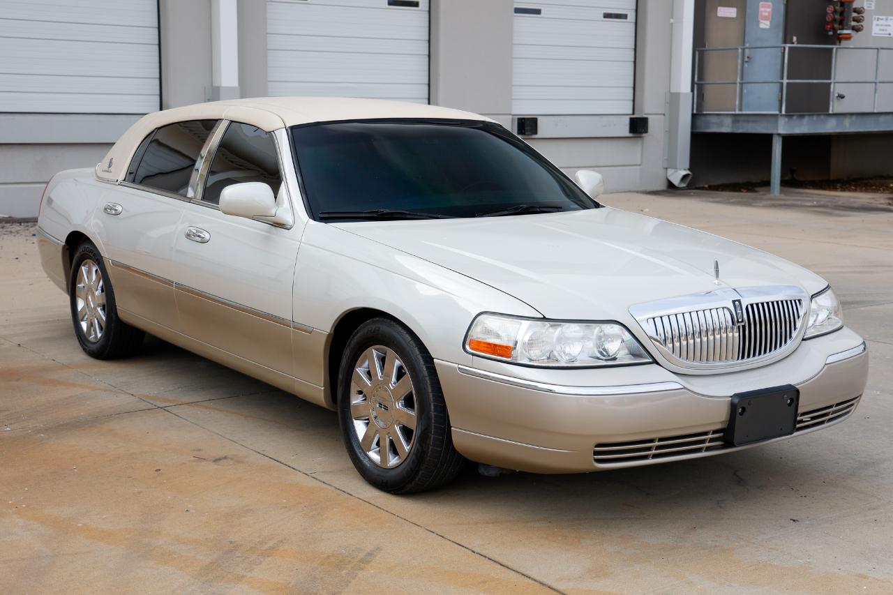 Lincoln Town Car  2005