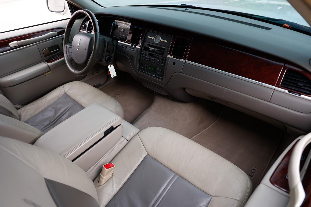 Lincoln Town Car  2005