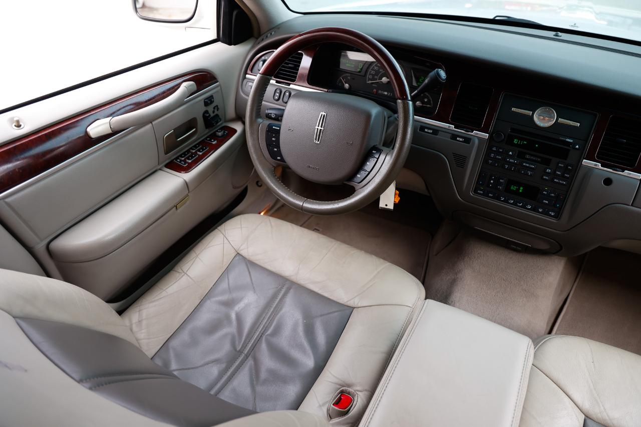 Lincoln Town Car  2005