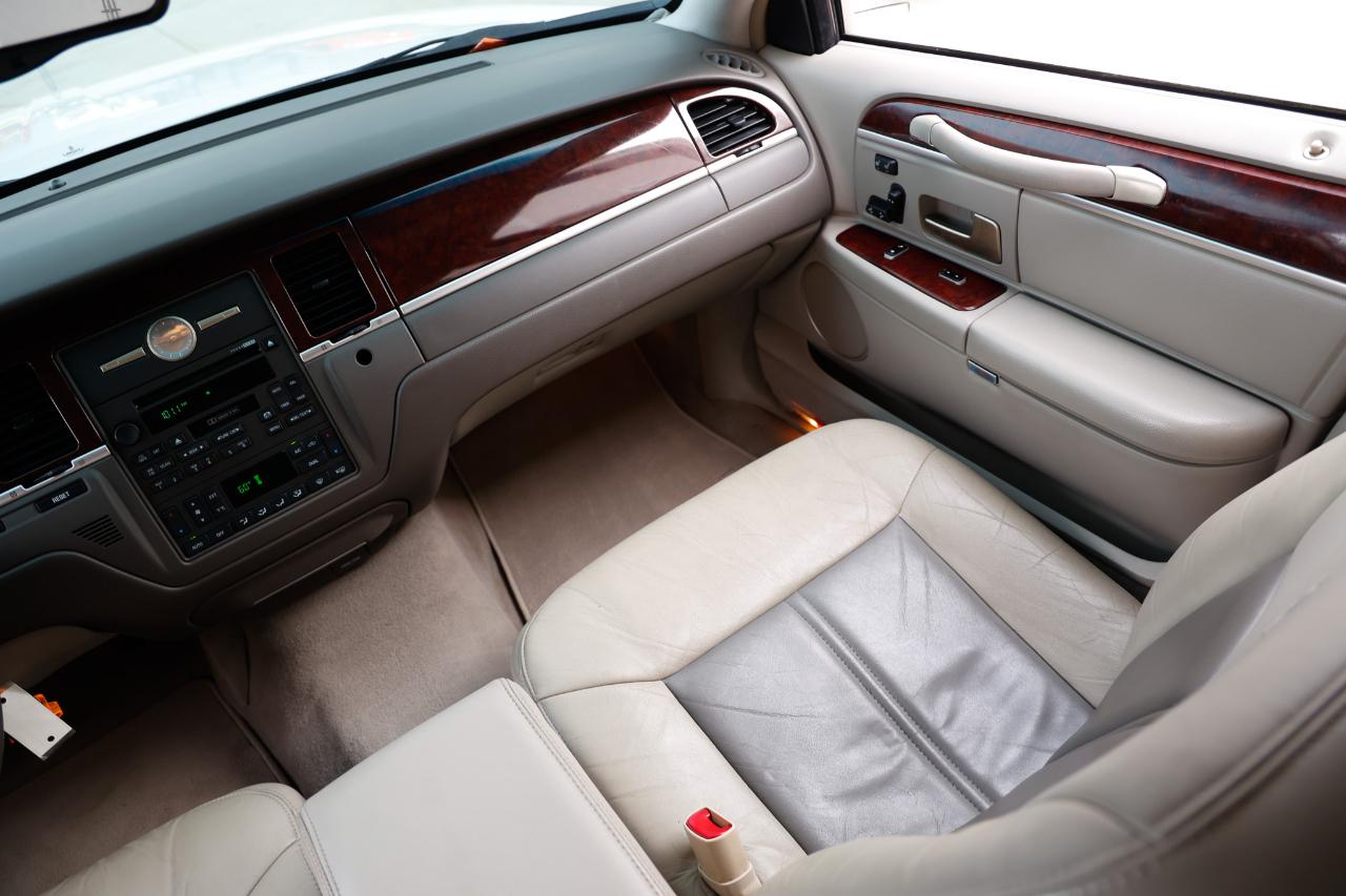Lincoln Town Car  2005