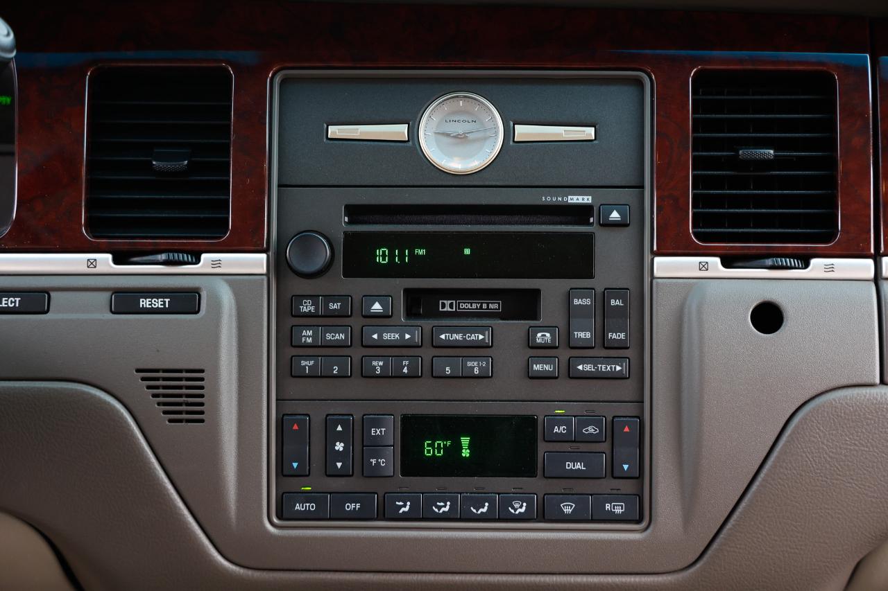 Lincoln Town Car  2005