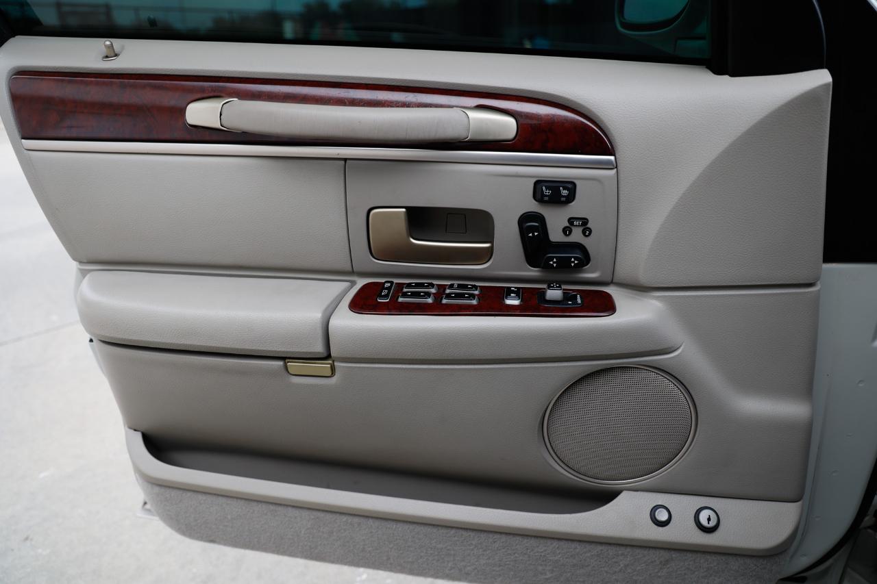 Lincoln Town Car  2005